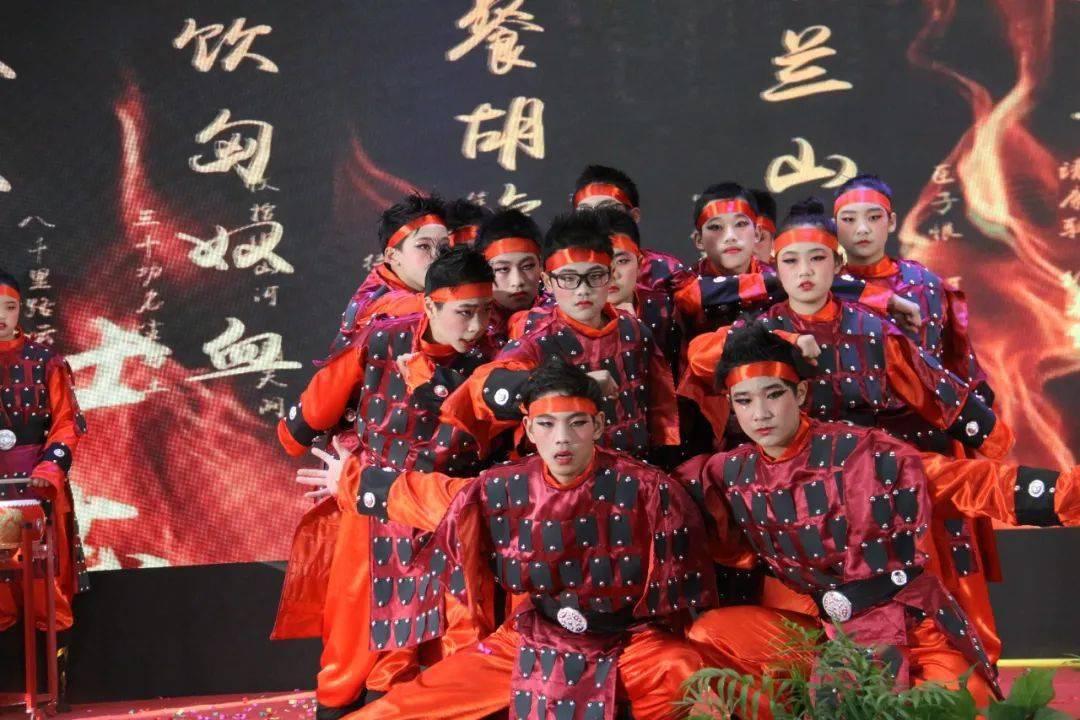 《大江大河》原著：你根本不知“挟子上位”的冯欣欣，嘴脸多丑恶